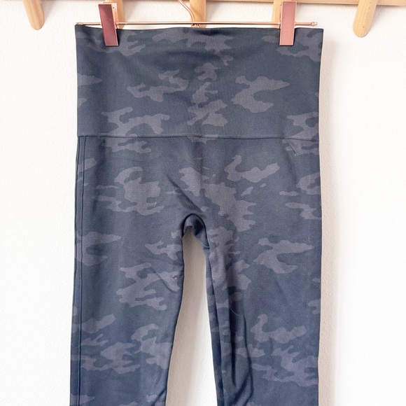 SPANX Seamless Camo Leggings - Picture 2 of 7